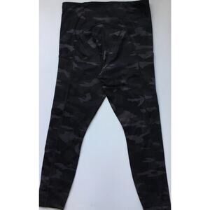 Athleta Women's 25” Ultimate Camo 7/8 Tight 531773 Black Camo Size M